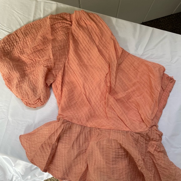 NWT MINKPINK Women’s Vera One Shoulder Top in Rose Size S - Picture 3 of 6